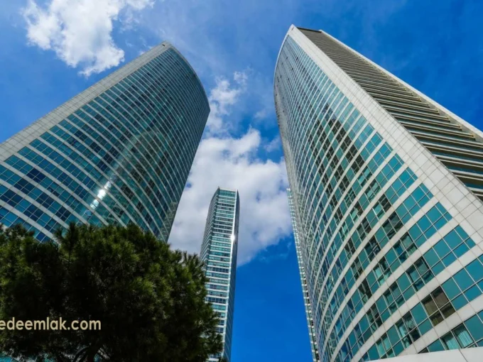 Göztepe satılık residence dairesi modern salon ve geniş yaşam alanı.