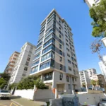 Kadıköy Suadiye'de merkezi konumda, ferah ve aydınlık satılık 3+1 daire salonu.