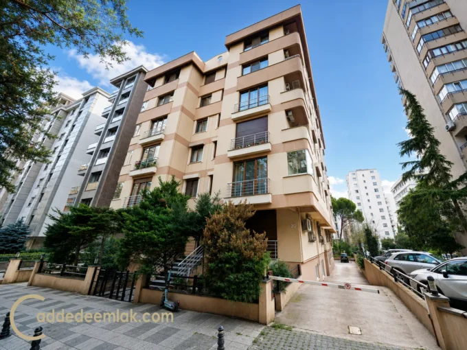 Caddebostan yakını Göztepe Satılık 3+1 Daire, bina dış cephe