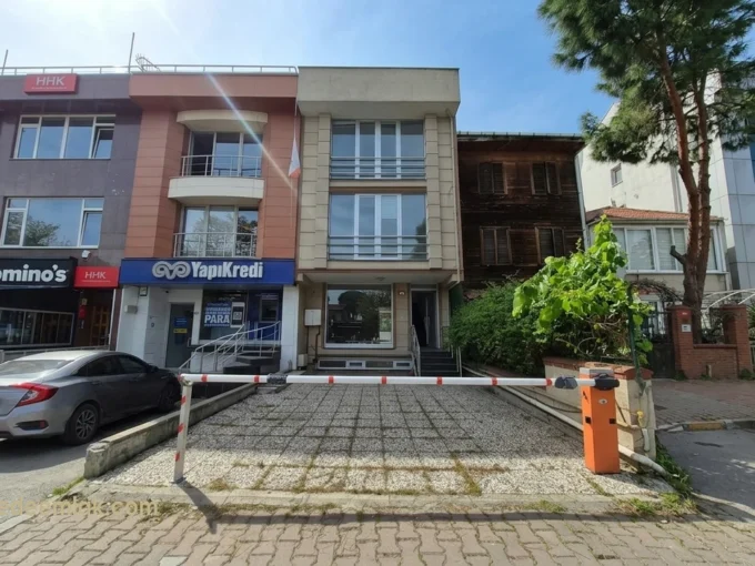 Satılık ticari bina arka bahçe ve teras kullanım alanı
