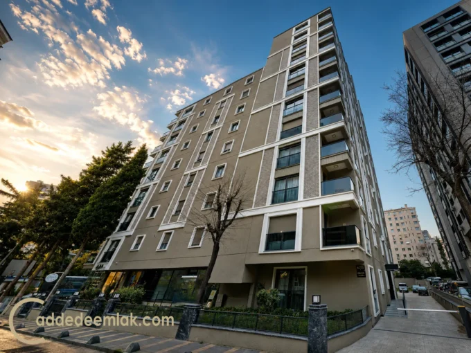 Suadiye satılık sıfır daire . Ulaşım ağlarına (Suadiye Marmaray durağı), alışveriş merkezlerine, lüks mağazalara, restoran ve kafelere (Bağdat Caddesi) sadece yürüme mesafesinde eşsiz lokasyon.