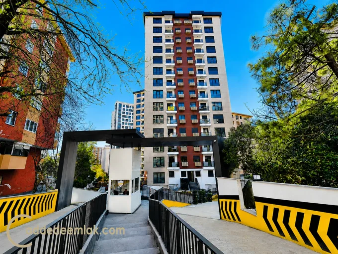 Bostancı Site İçi Satılık 2+1 Mahallesi Bostan Sokak üzerinde bulunan güvenli satılık site kompleksi.