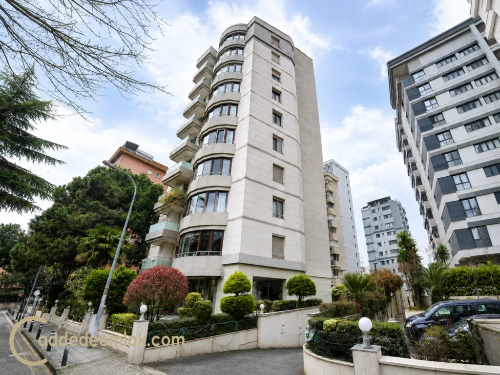 Caddebostan denize 2 binada satılık lüks daire | Net 160 m²