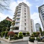 Caddebostan denize 2 binada satılık lüks daire