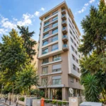 Caddebostan Bağdat Caddesine 2 binada satılık 1+1