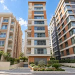 Caddebostan Gelengül sokakta satılık 3+1 modern bina dış cephesi