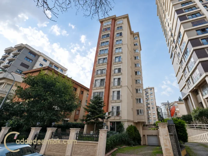Caddebostan Sarı Gül sokakta satılık 3+1 bina dış cephesi